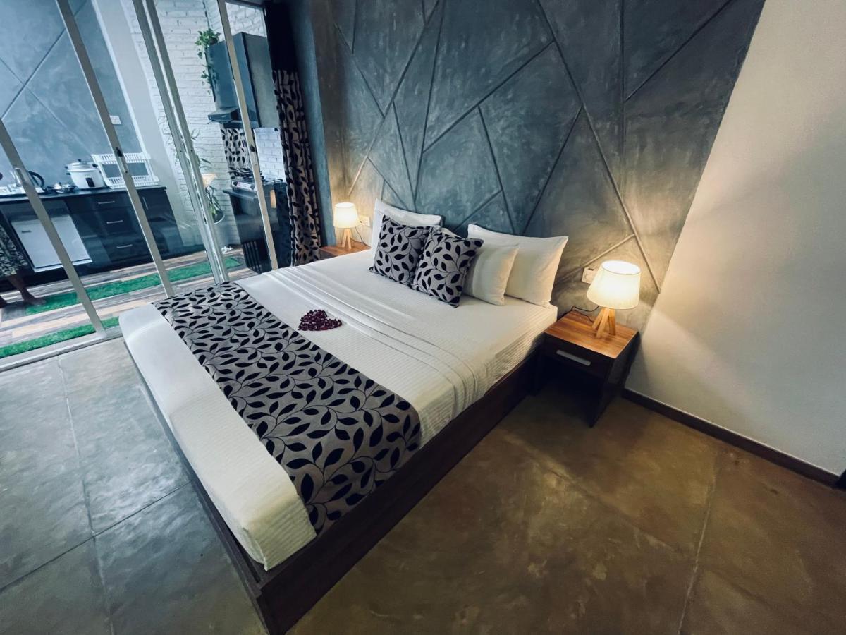 8 Plus Motels Negombo Exterior foto